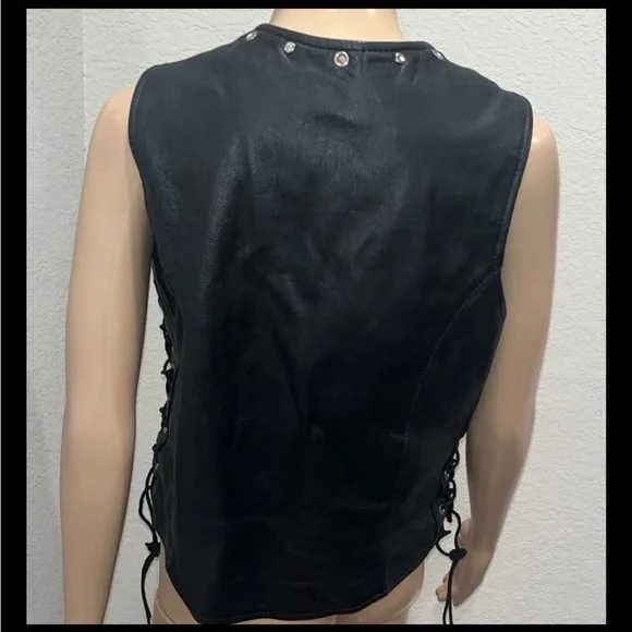 Vintage Milwaukee Black Leather Biker’s Vest with studded Eyelet Detailing - Picture 4 of 6